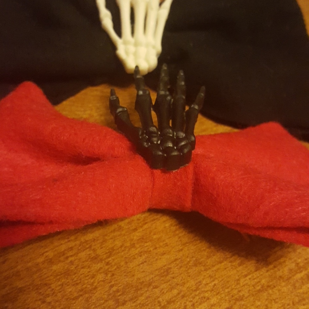 Skelly hand hair clips - Picture 4 of 6